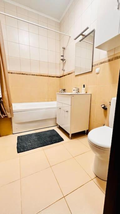 Otopeni Airport Apartment With Private Garden Экстерьер фото