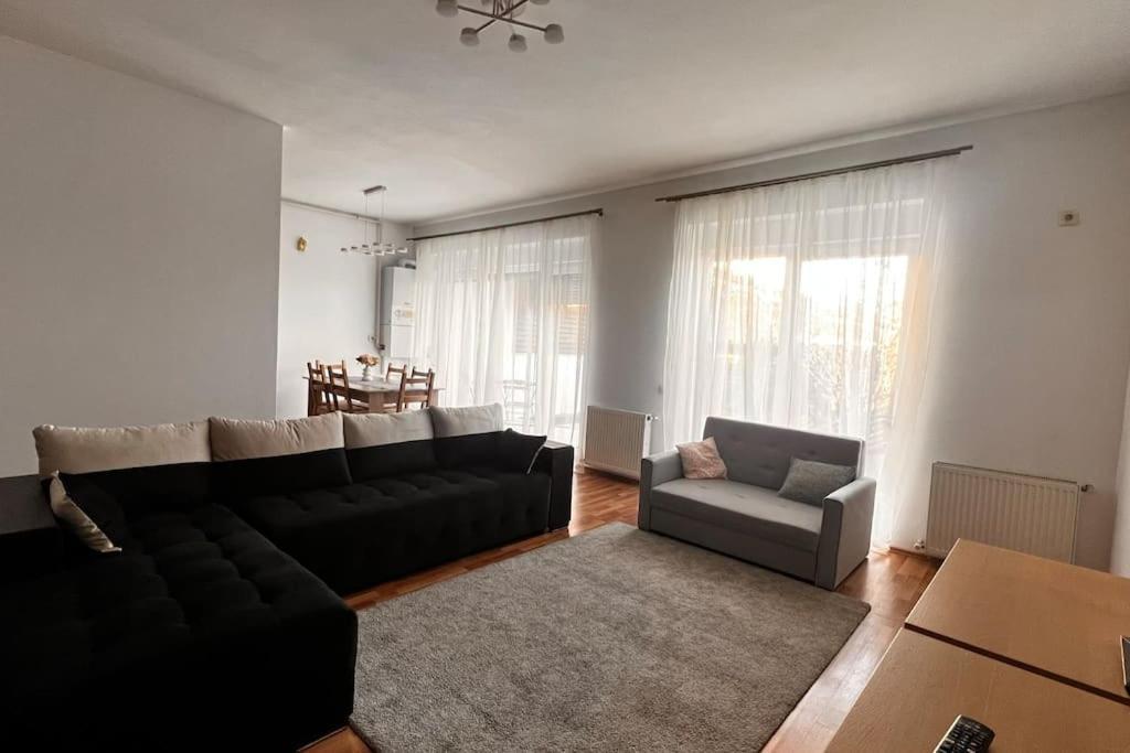 Otopeni Airport Apartment With Private Garden Экстерьер фото